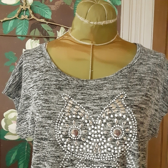 No Boundaries Top with Beaded Owl Size Medium - Picture 2 of 10